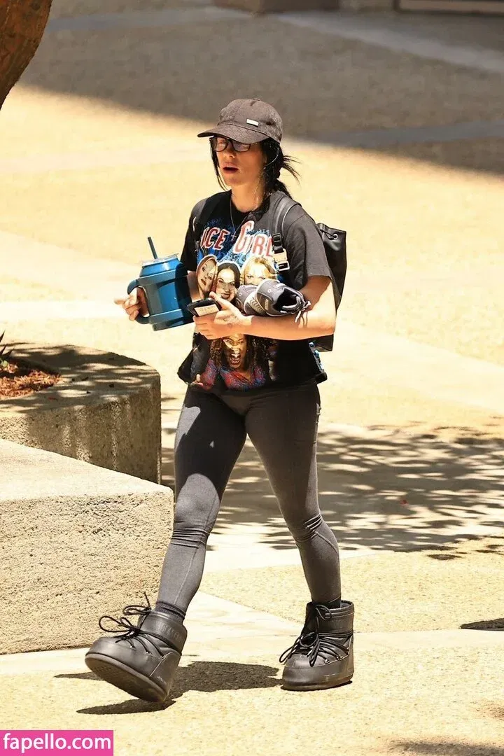 Billie Eilish Onlyfans Photo Gallery 