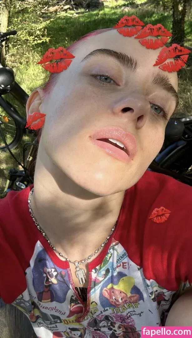 Billie Eilish Onlyfans Photo Gallery 