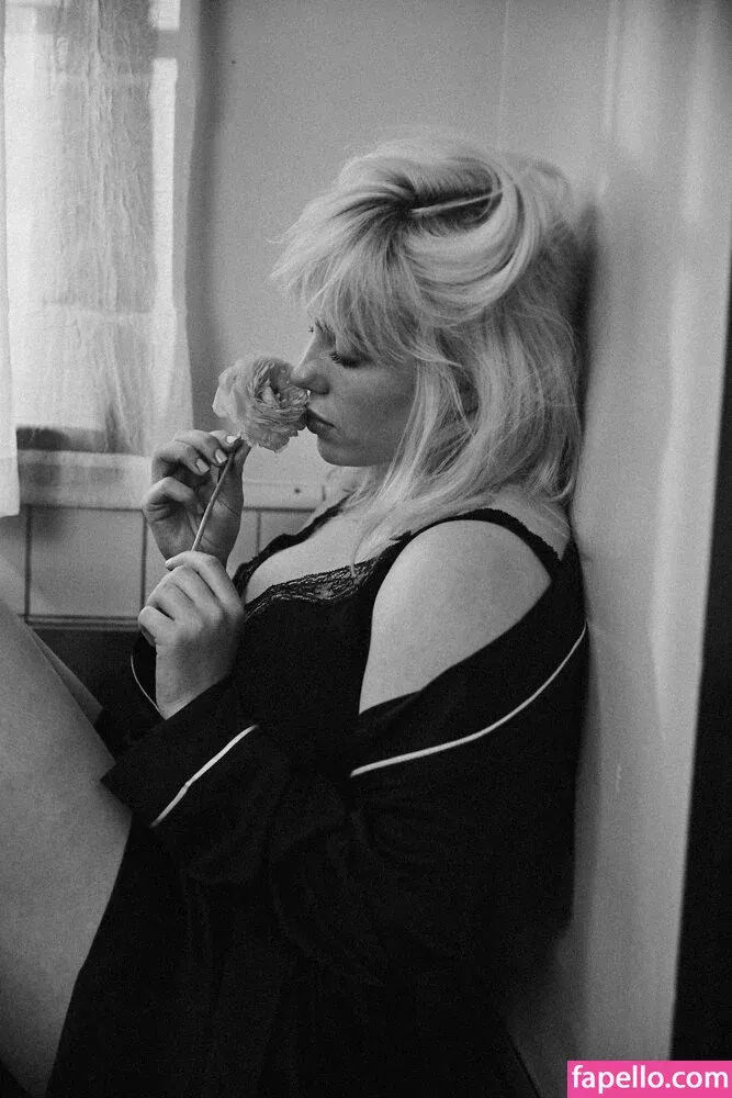 Billie Eilish Onlyfans Photo Gallery 