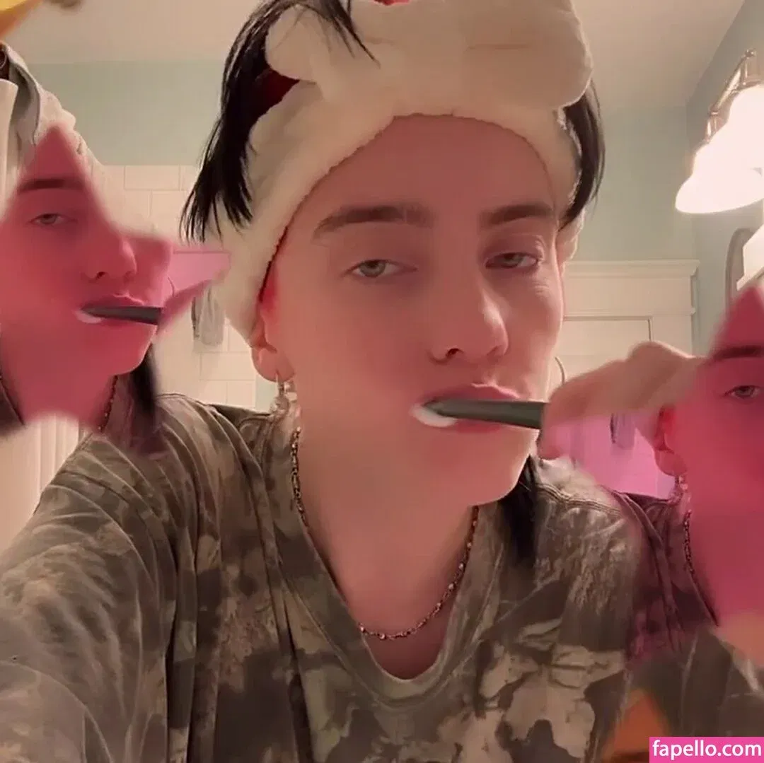 Billie Eilish Onlyfans Photo Gallery 