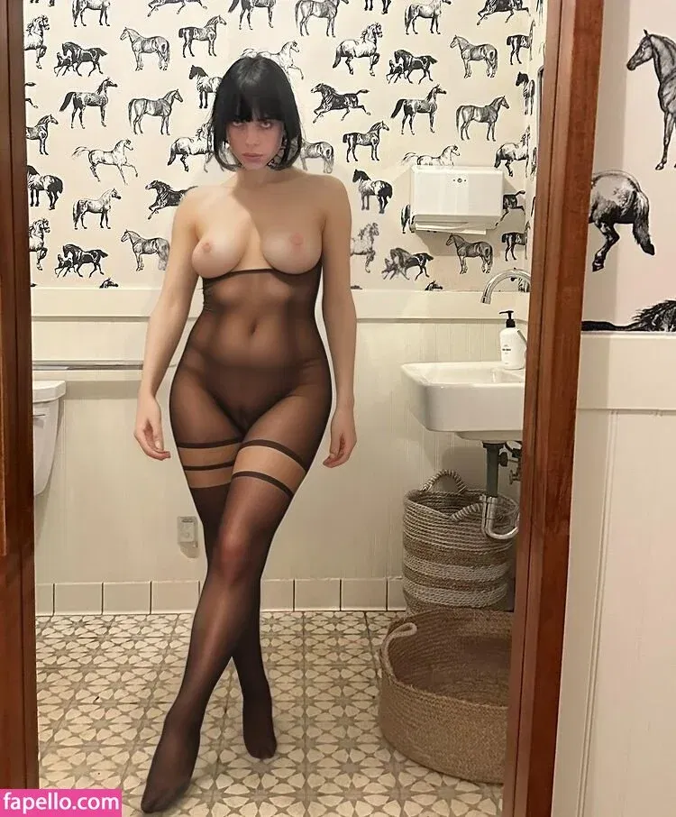 Billie Eilish Onlyfans Photo Gallery 