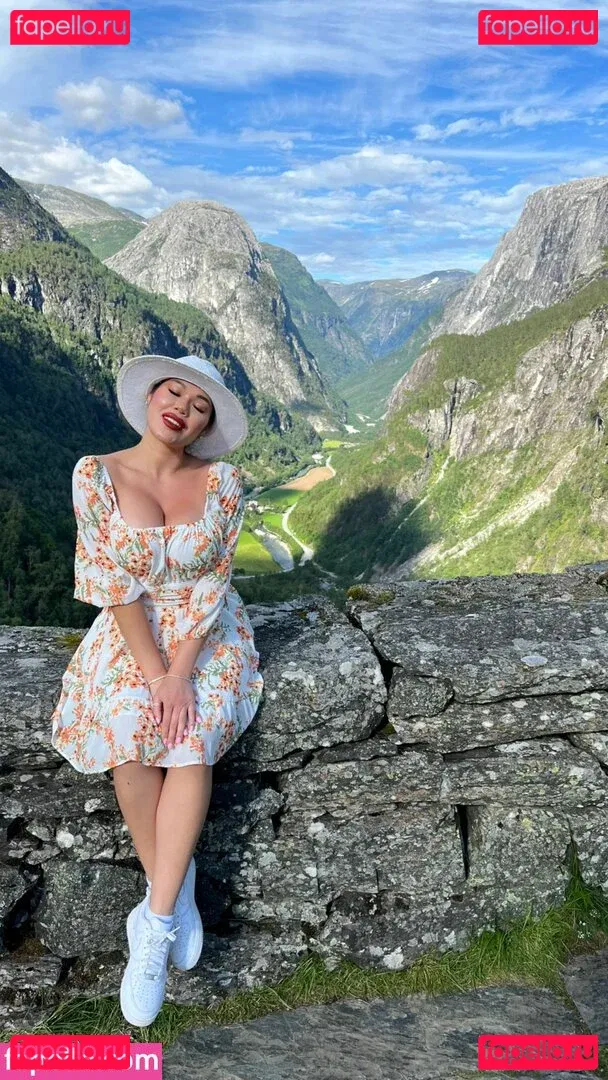 Eden Levine Onlyfans Photo Gallery 