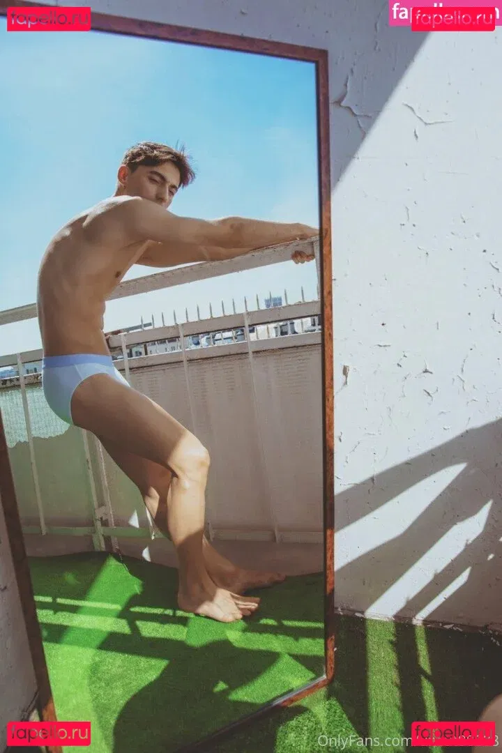 uncut88888 Onlyfans Photo Gallery 