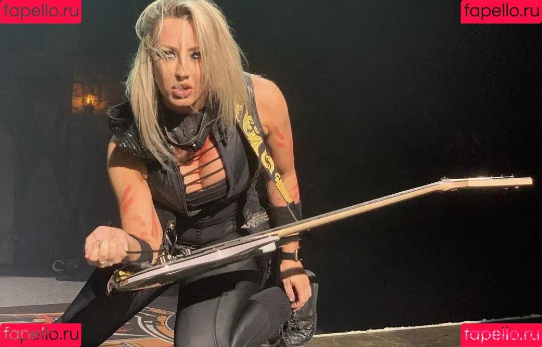 WomenMetal Onlyfans Photo Gallery 