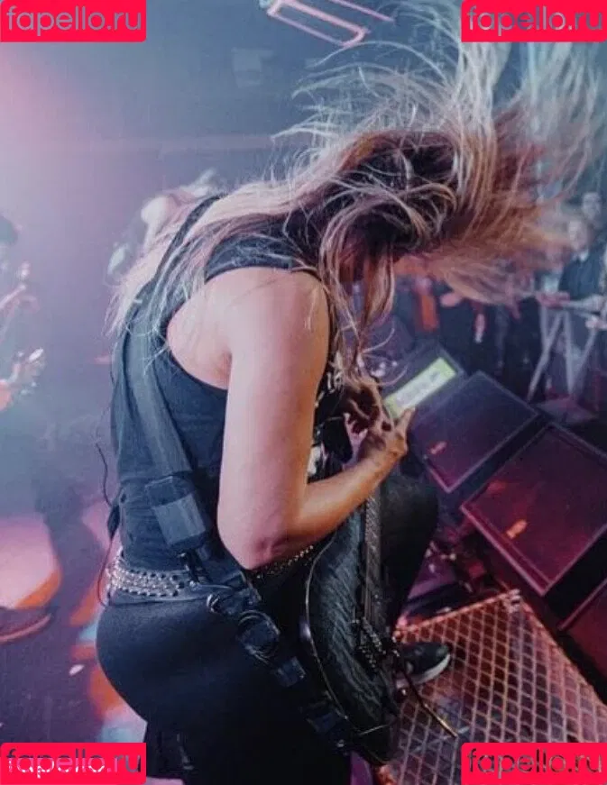 WomenMetal Onlyfans Photo Gallery 