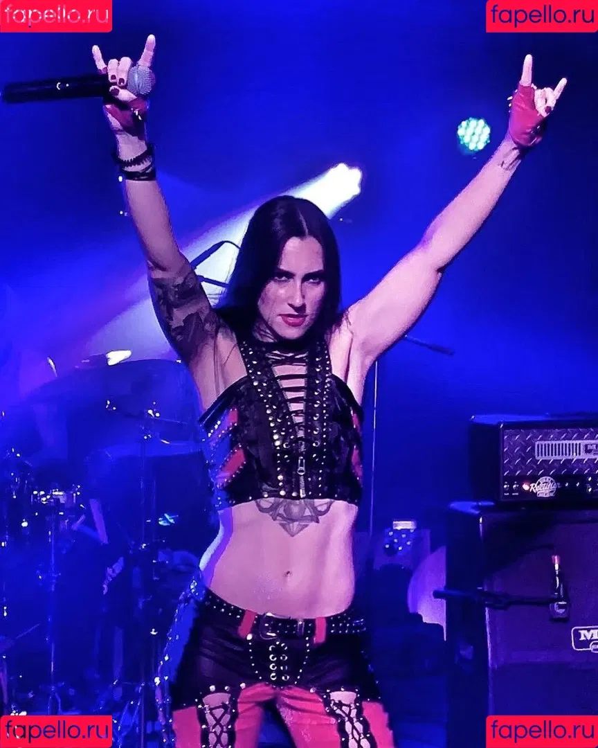 WomenMetal Onlyfans Photo Gallery 