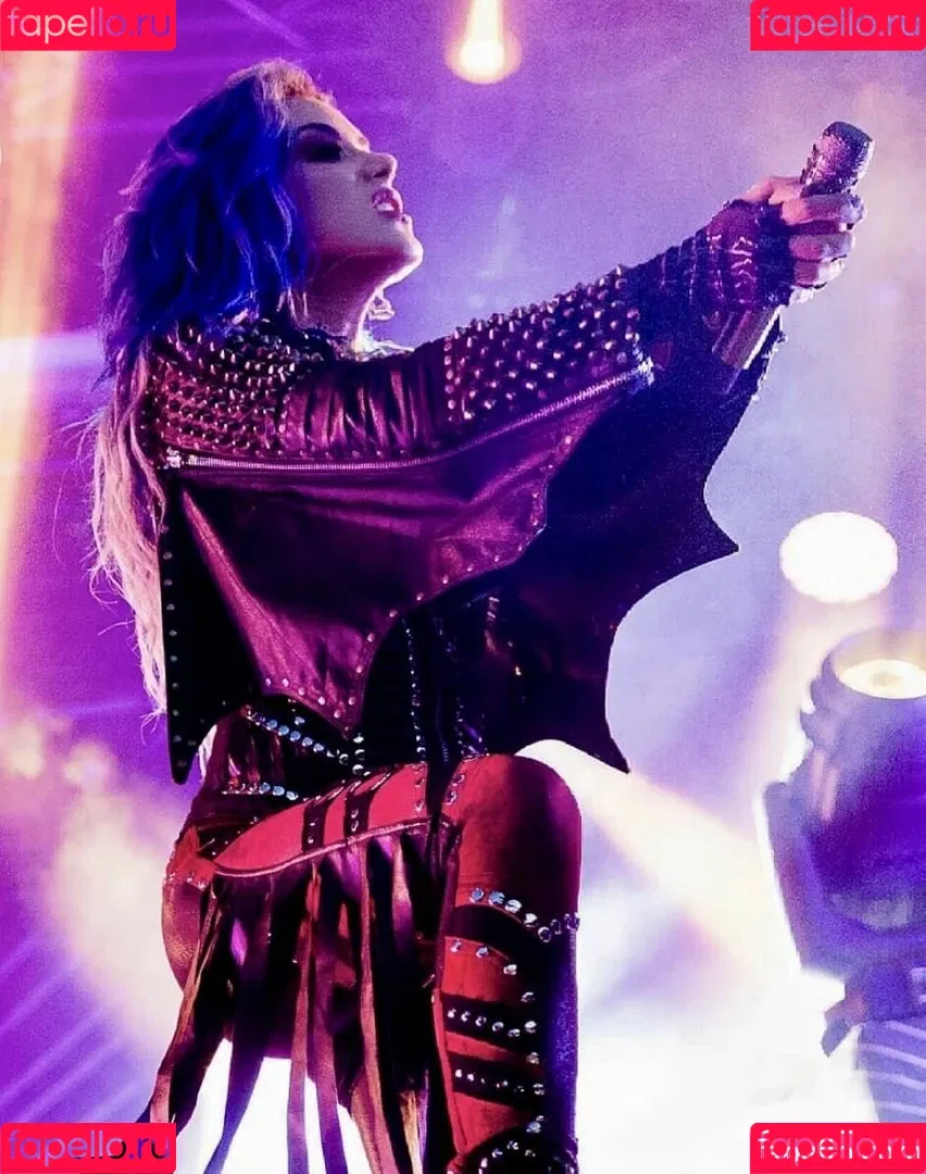 WomenMetal Onlyfans Photo Gallery 
