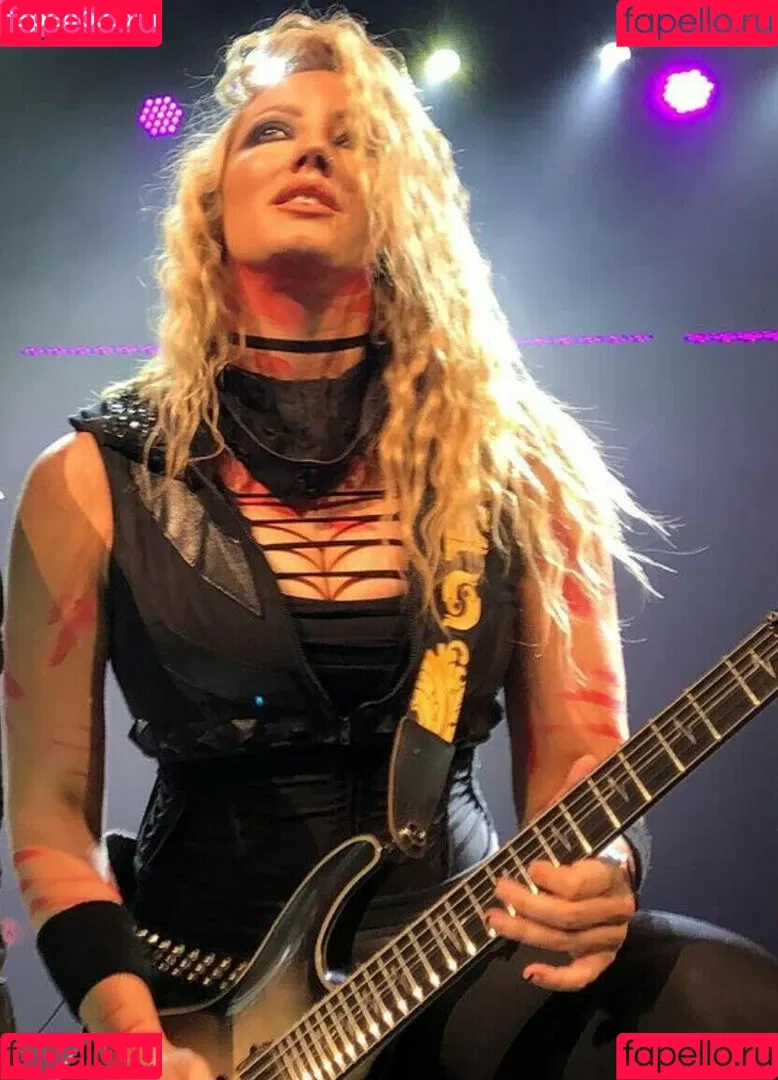 WomenMetal Onlyfans Photo Gallery 
