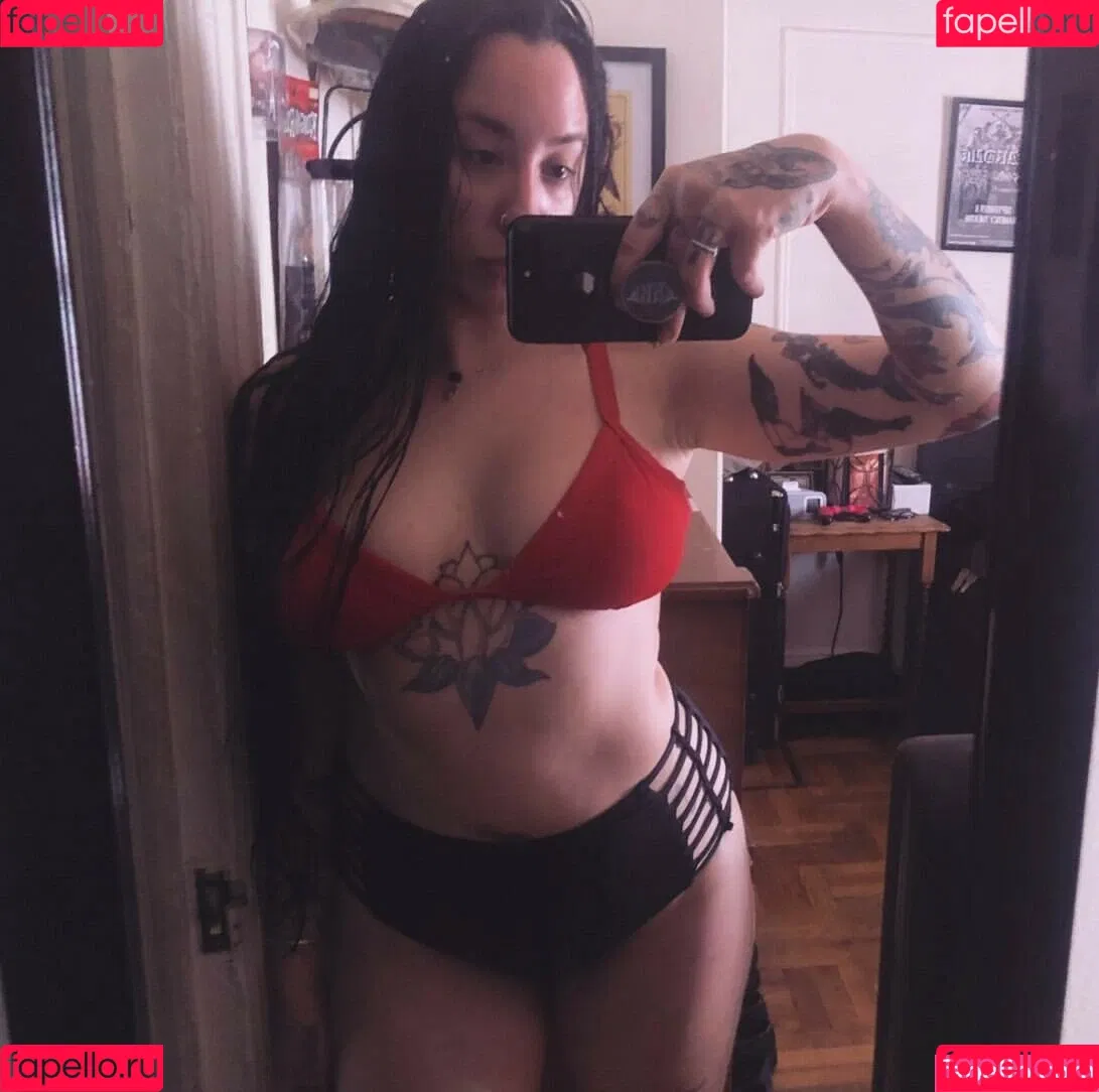 WomenMetal Onlyfans Photo Gallery 