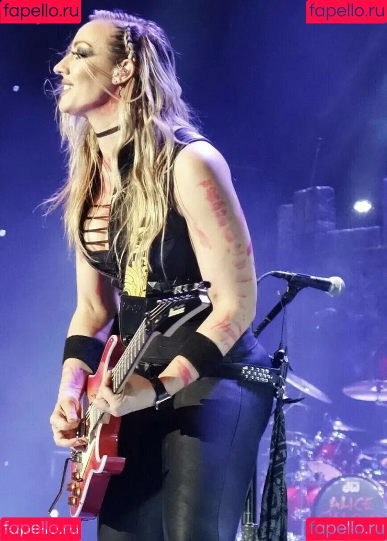 WomenMetal Onlyfans Photo Gallery 