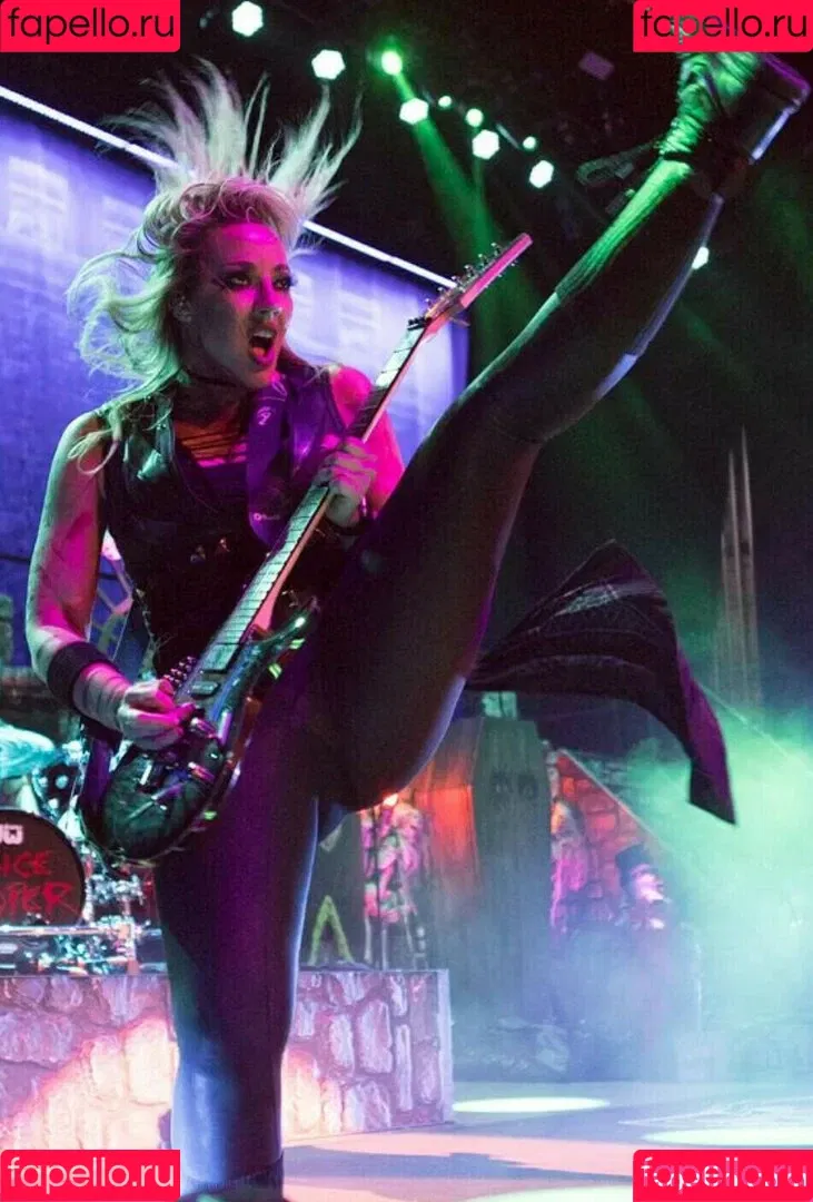 WomenMetal Onlyfans Photo Gallery 