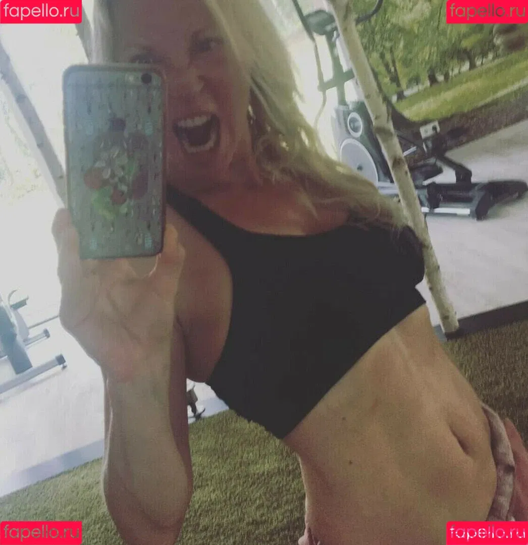 WomenMetal Onlyfans Photo Gallery 