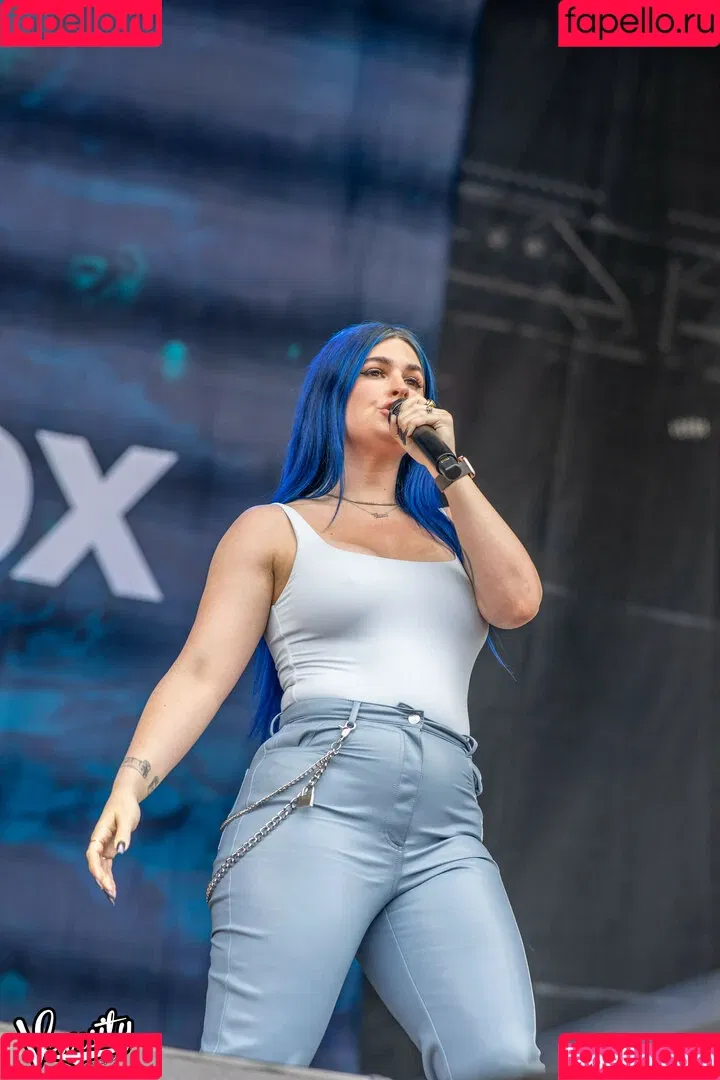 WomenMetal Onlyfans Photo Gallery 