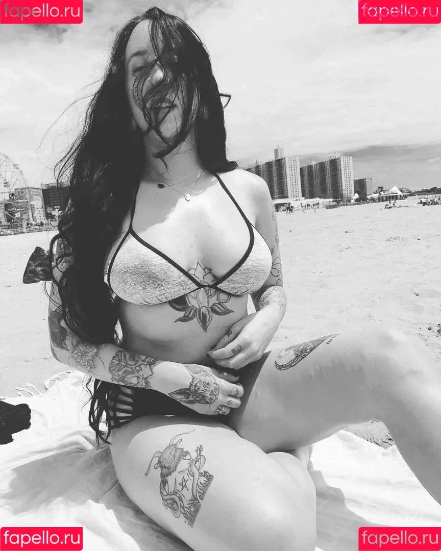 WomenMetal Onlyfans Photo Gallery 