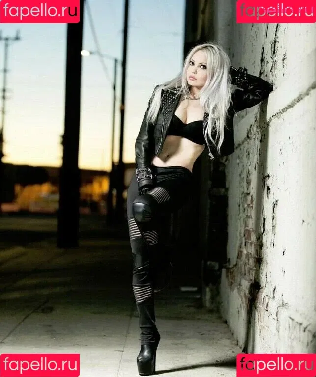 WomenMetal Onlyfans Photo Gallery 