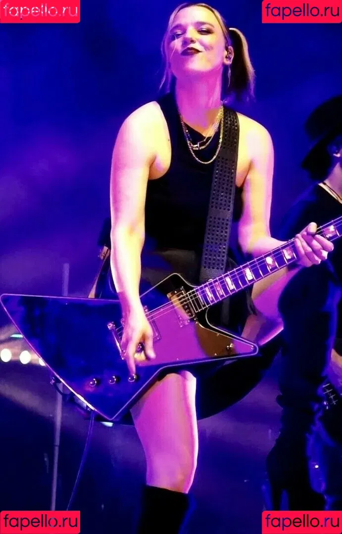 WomenMetal Onlyfans Photo Gallery 