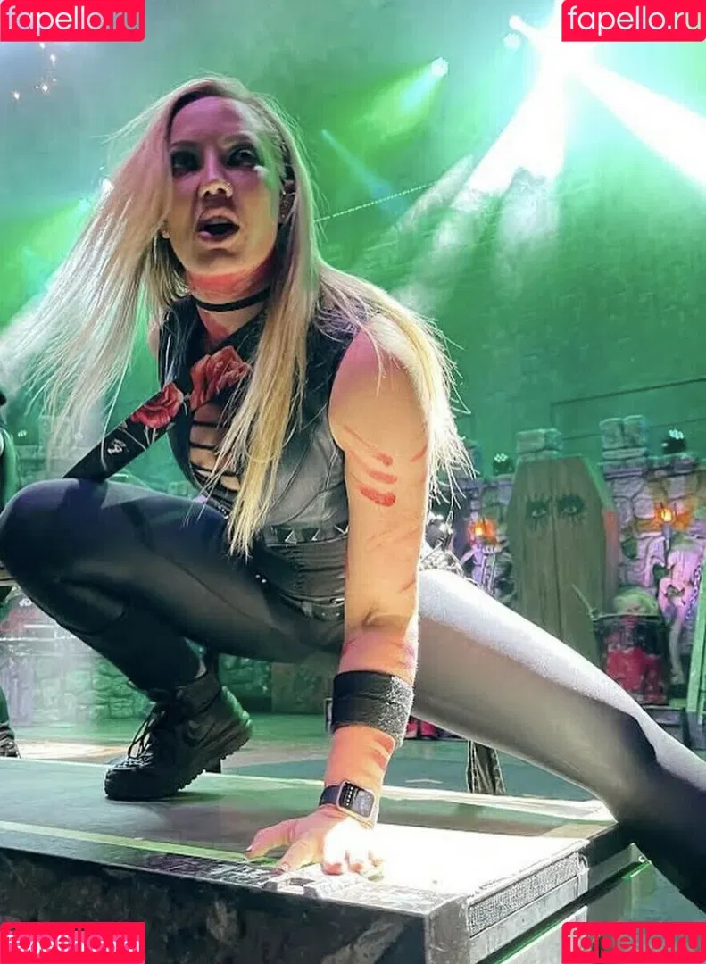 WomenMetal Onlyfans Photo Gallery 