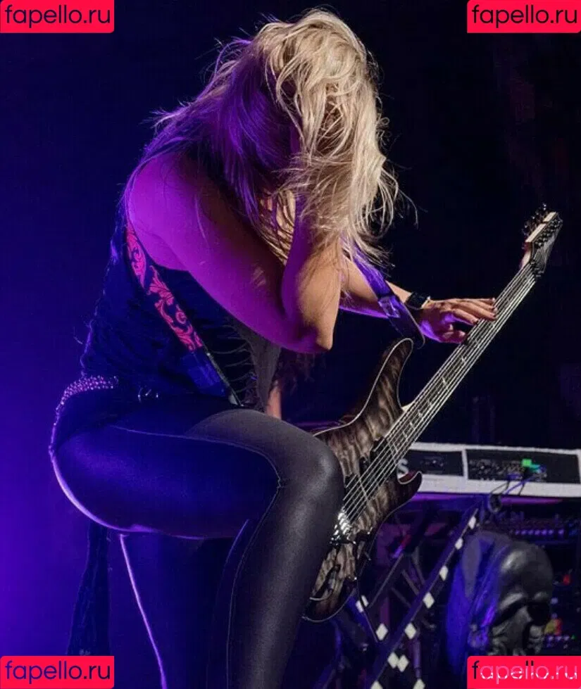WomenMetal Onlyfans Photo Gallery 