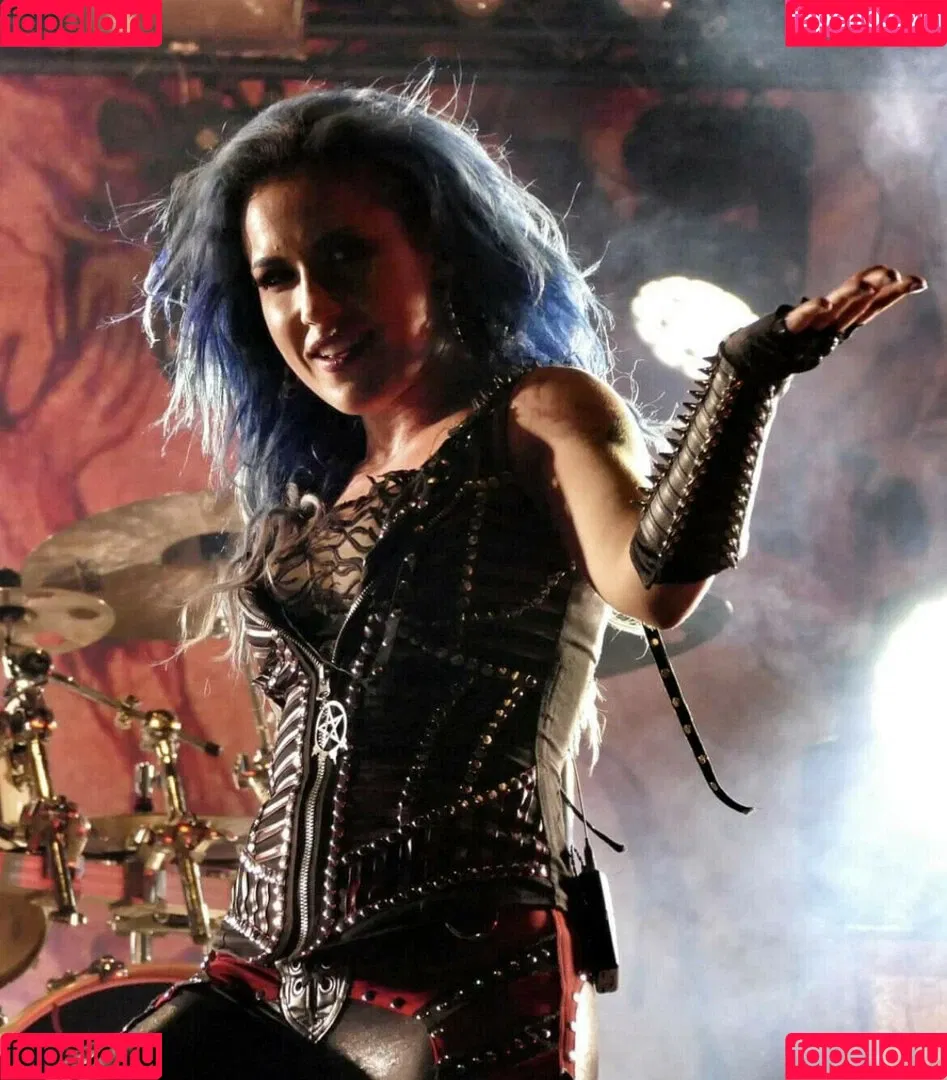 WomenMetal Onlyfans Photo Gallery 
