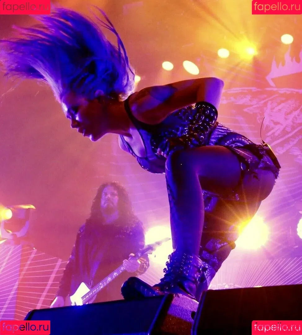 WomenMetal Onlyfans Photo Gallery 