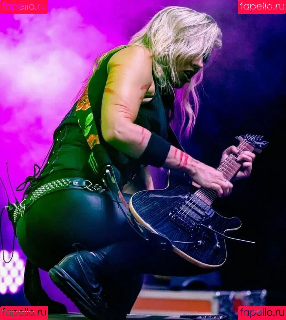 WomenMetal Onlyfans Photo Gallery 