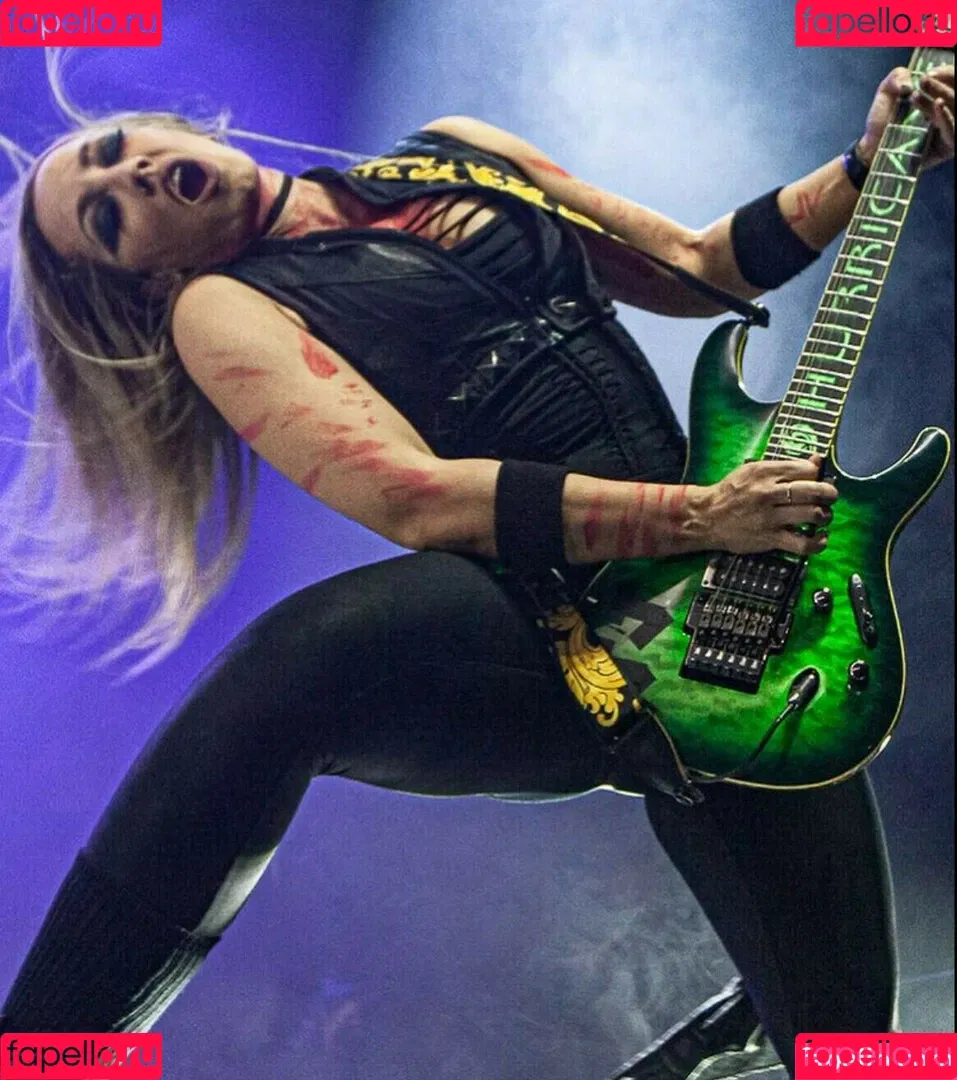 WomenMetal Onlyfans Photo Gallery 