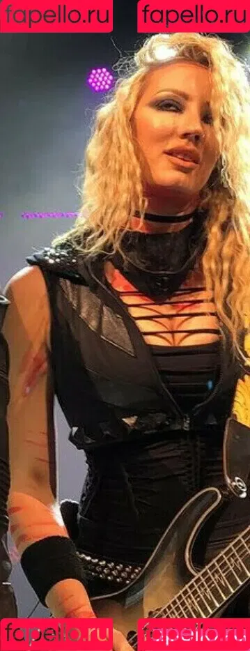 WomenMetal Onlyfans Photo Gallery 