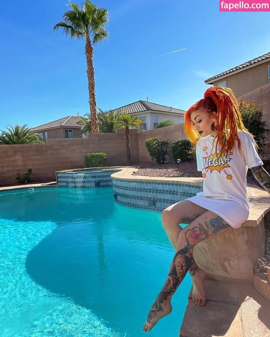 WomenMetal Onlyfans Photo Gallery 