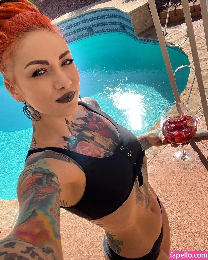 WomenMetal Onlyfans Photo Gallery 