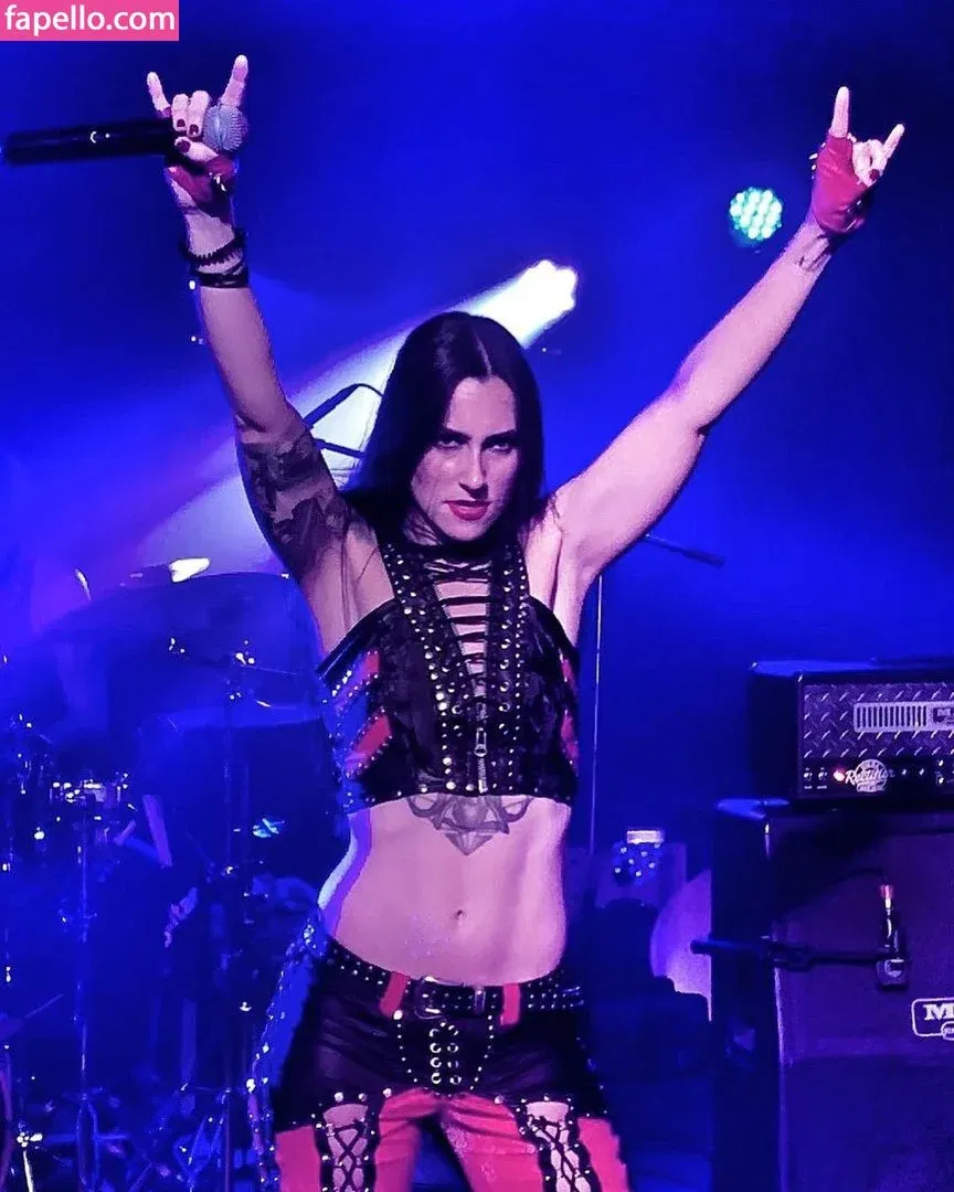 WomenMetal Onlyfans Photo Gallery 