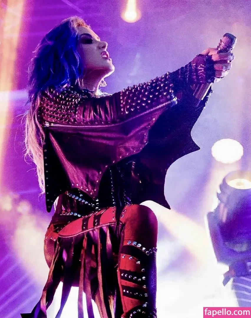 WomenMetal Onlyfans Photo Gallery 