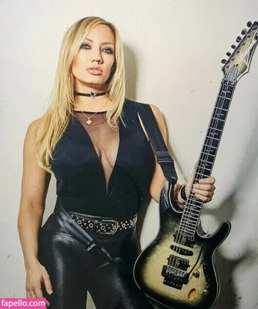 WomenMetal Onlyfans Photo Gallery 