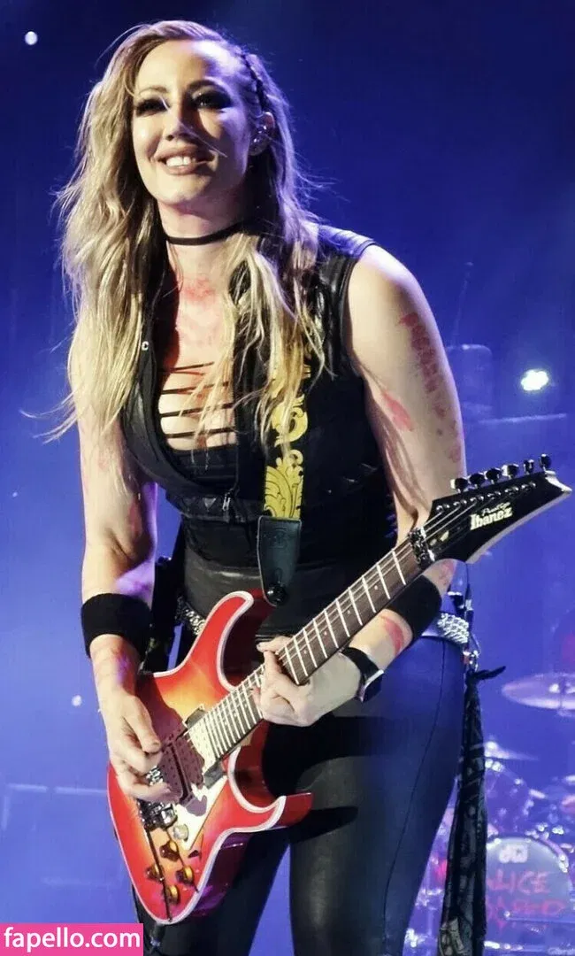 WomenMetal Onlyfans Photo Gallery 