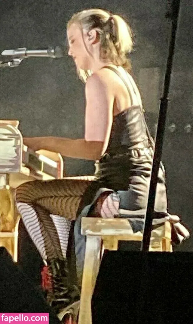 WomenMetal Onlyfans Photo Gallery 