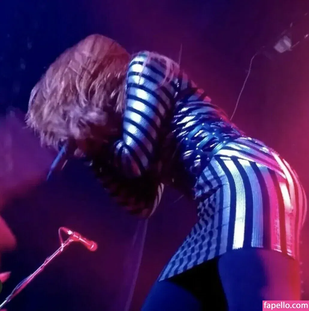 WomenMetal Onlyfans Photo Gallery 