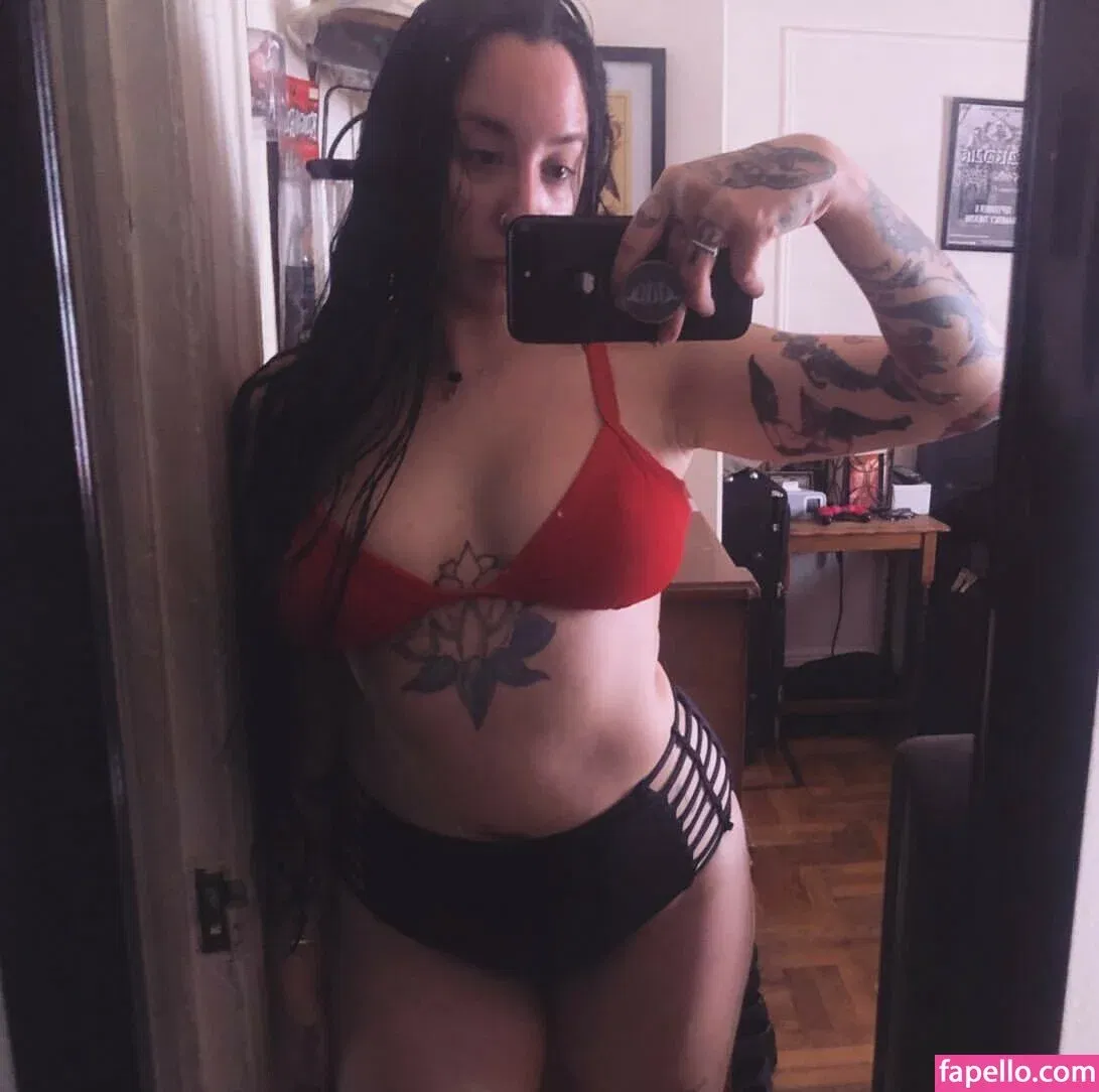 WomenMetal Onlyfans Photo Gallery 