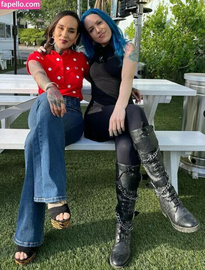 WomenMetal Onlyfans Photo Gallery 