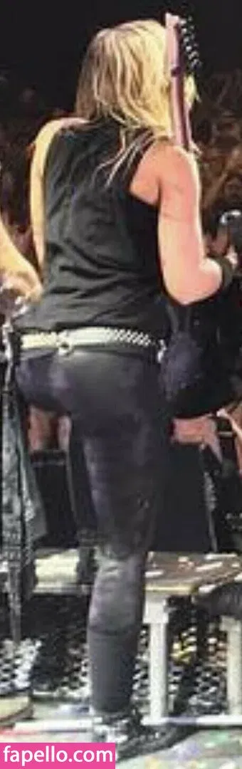 WomenMetal Onlyfans Photo Gallery 