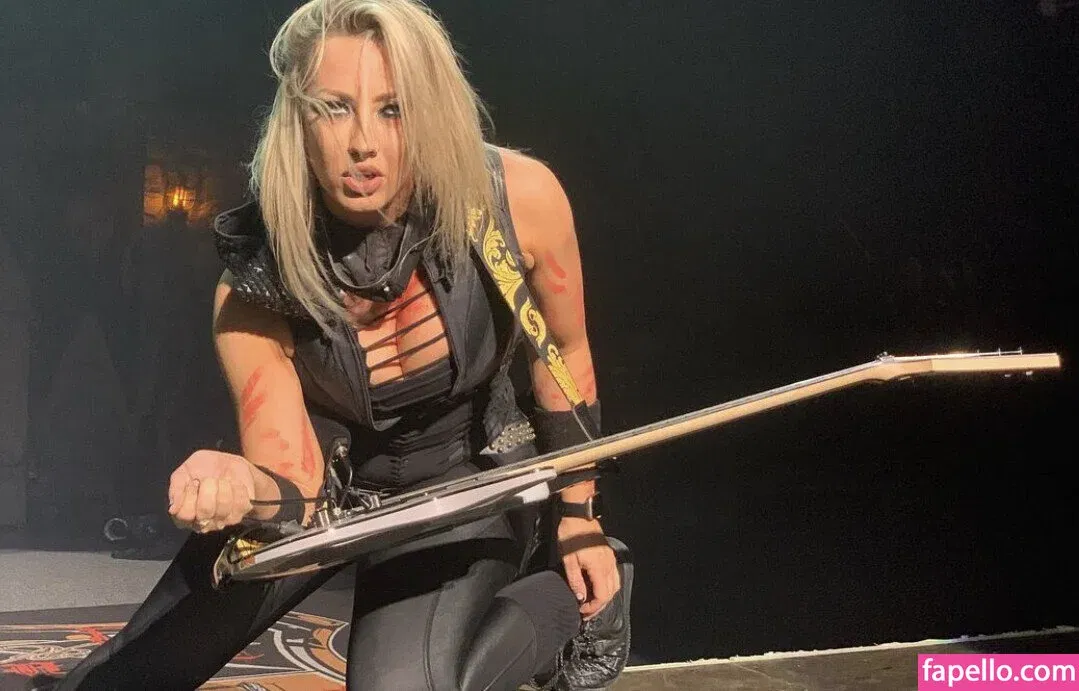 WomenMetal Onlyfans Photo Gallery 