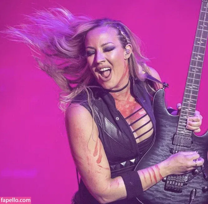 WomenMetal Onlyfans Photo Gallery 