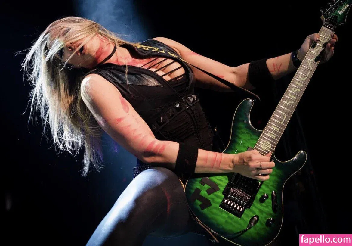 WomenMetal Onlyfans Photo Gallery 