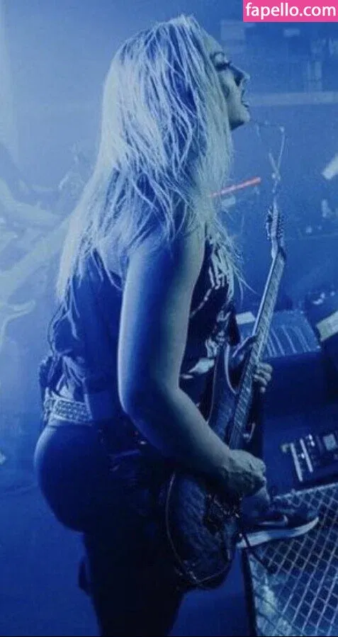 WomenMetal Onlyfans Photo Gallery 