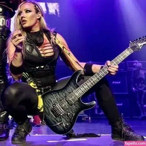 WomenMetal Onlyfans Photo Gallery 