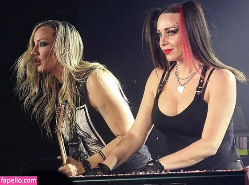 WomenMetal Onlyfans Photo Gallery 