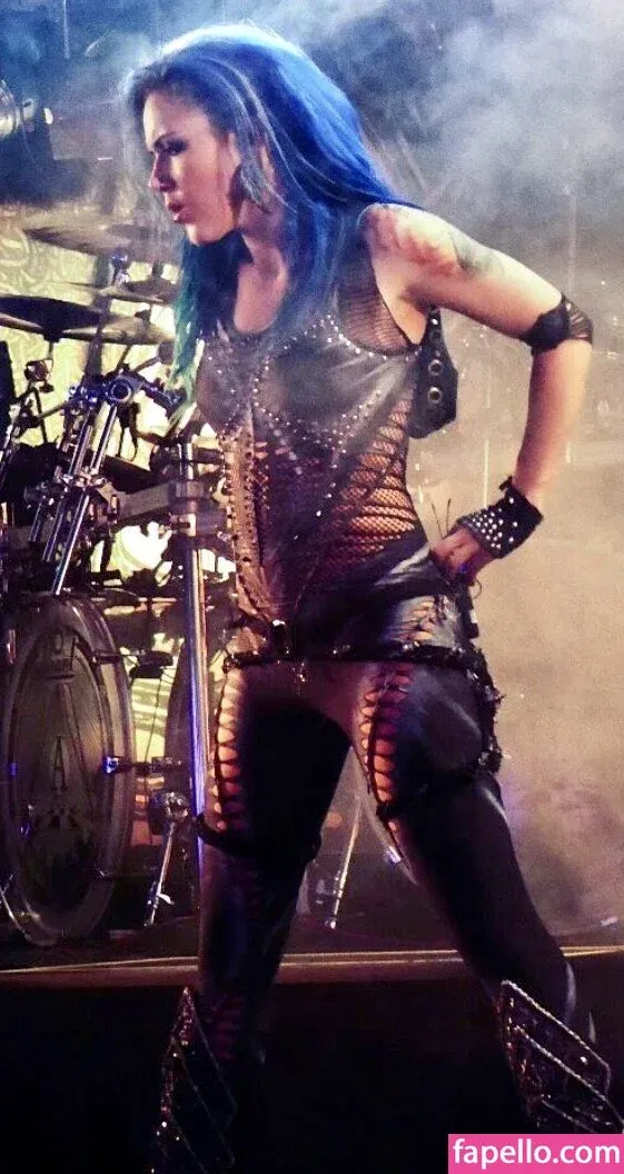 WomenMetal Onlyfans Photo Gallery 