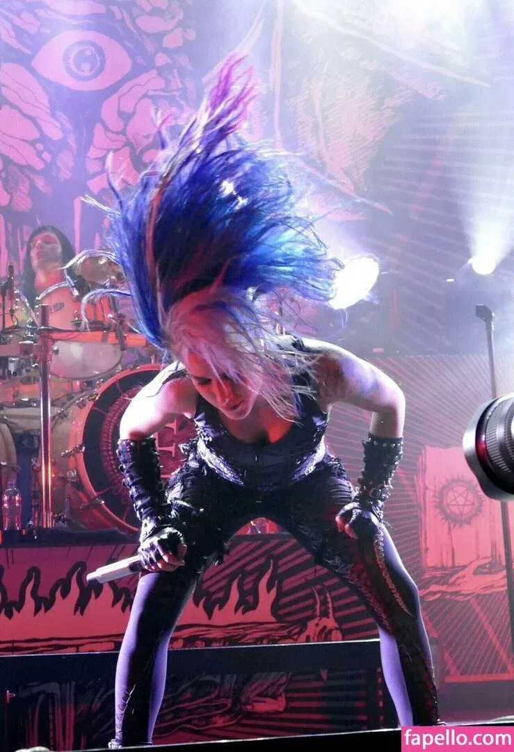 WomenMetal Onlyfans Photo Gallery 