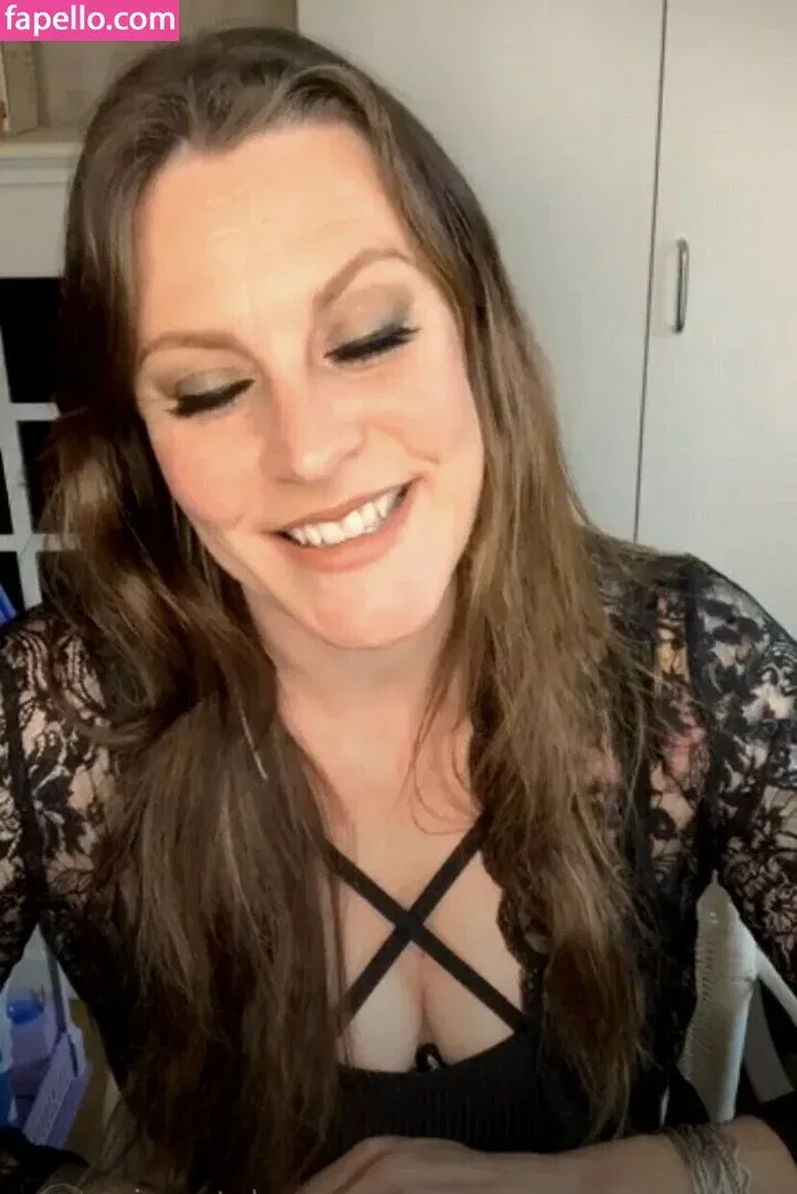 WomenMetal Onlyfans Photo Gallery 