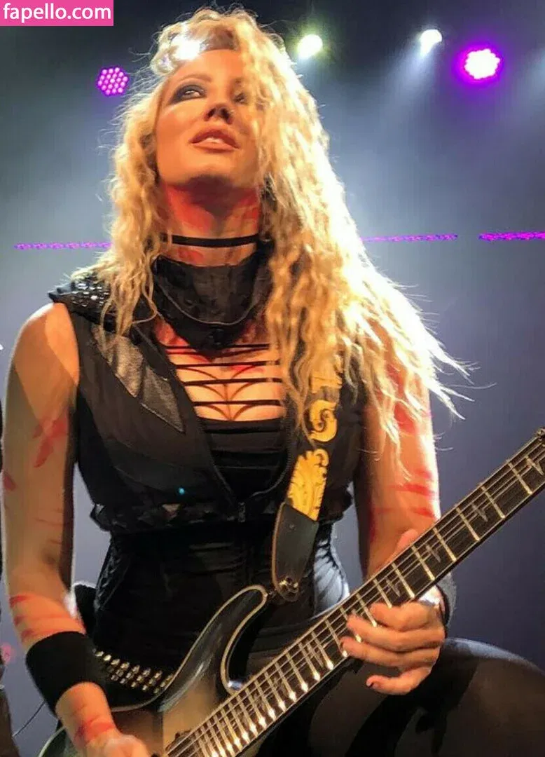 WomenMetal Onlyfans Photo Gallery 