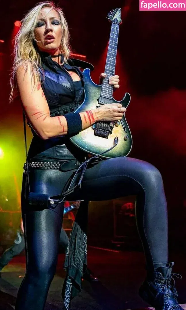 WomenMetal Onlyfans Photo Gallery 