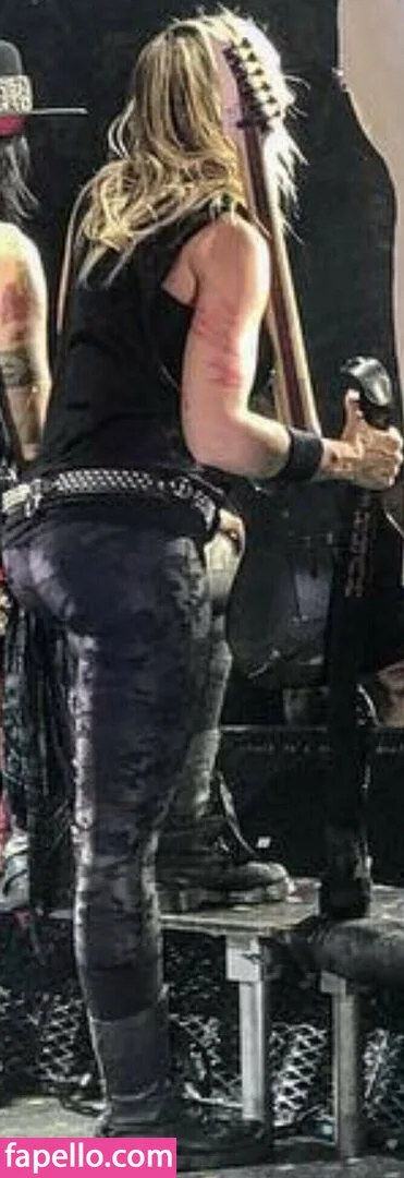 WomenMetal Onlyfans Photo Gallery 